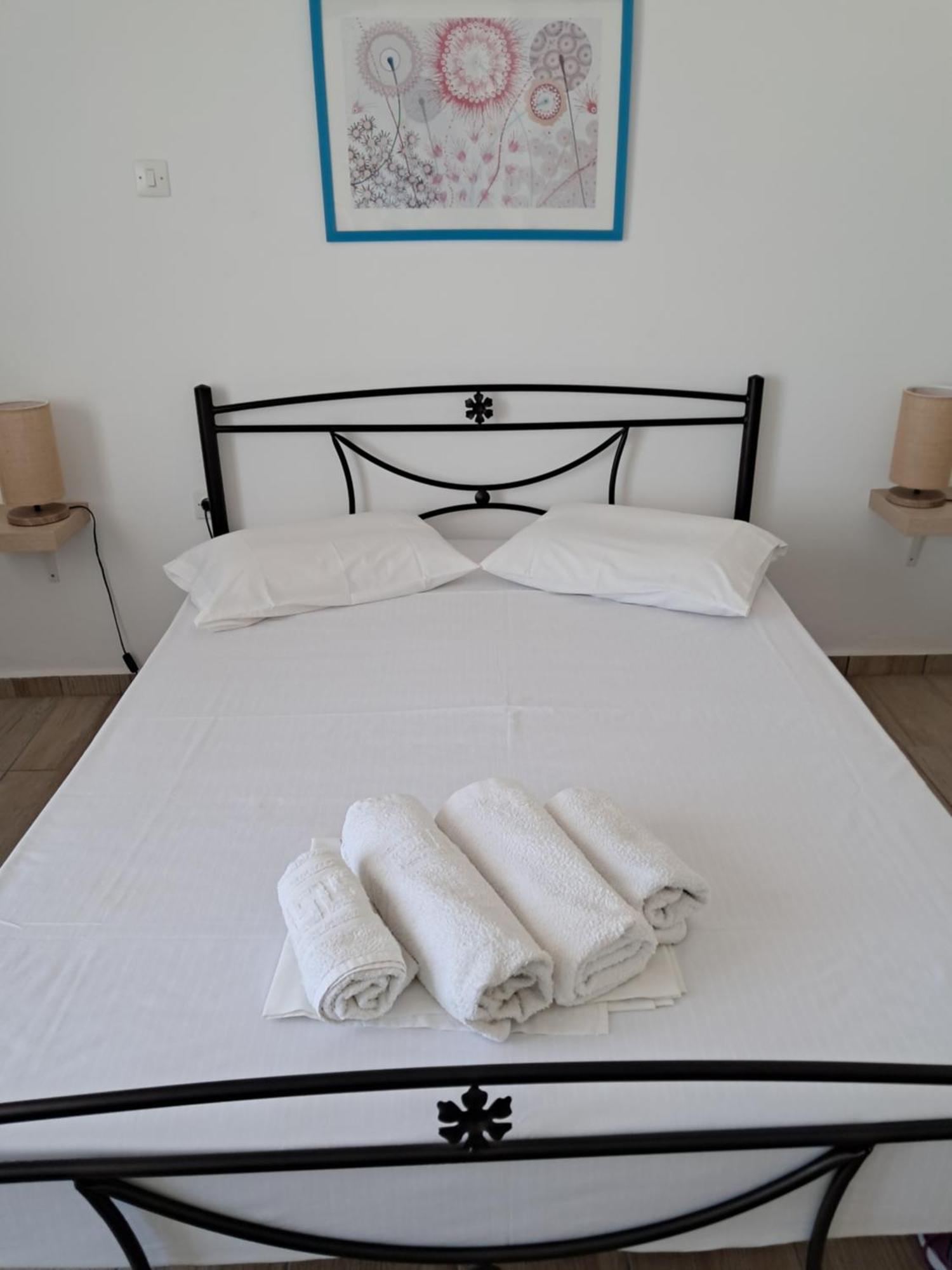 Korina'S Rooms Pollonia Ngoại thất bức ảnh